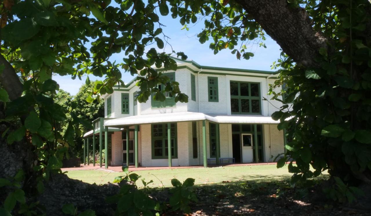 Oceania House Hotel Bantam Village Exterior photo